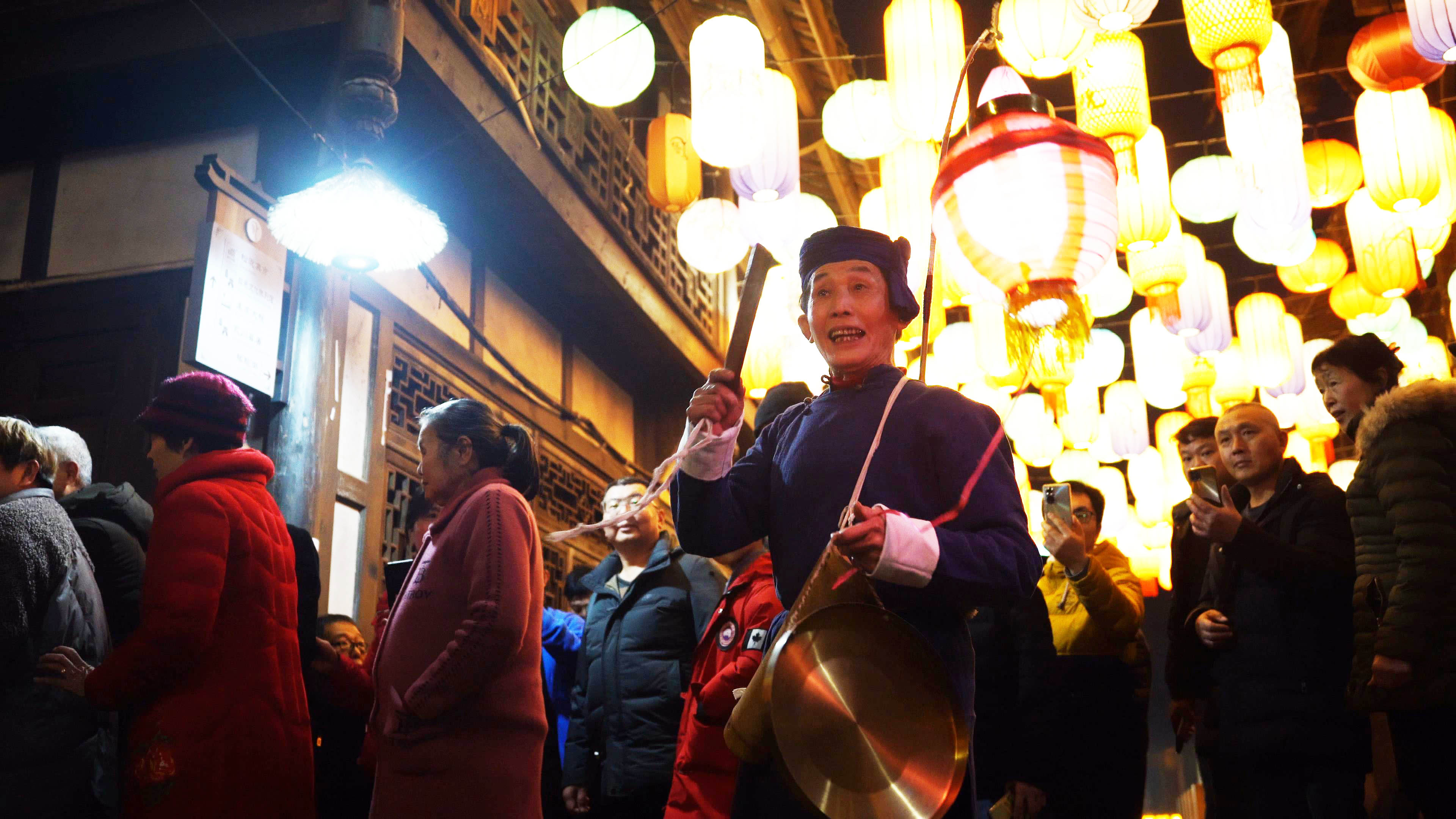永川松溉古镇千灯璀璨迎新岁